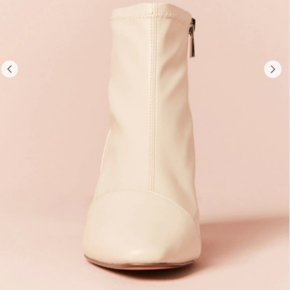 NWT Cute Ivory Faux Leather Ankle Boots, size 9 - Picture 5 of 7